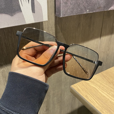 Ochelari moderni de dama cu rama colorata