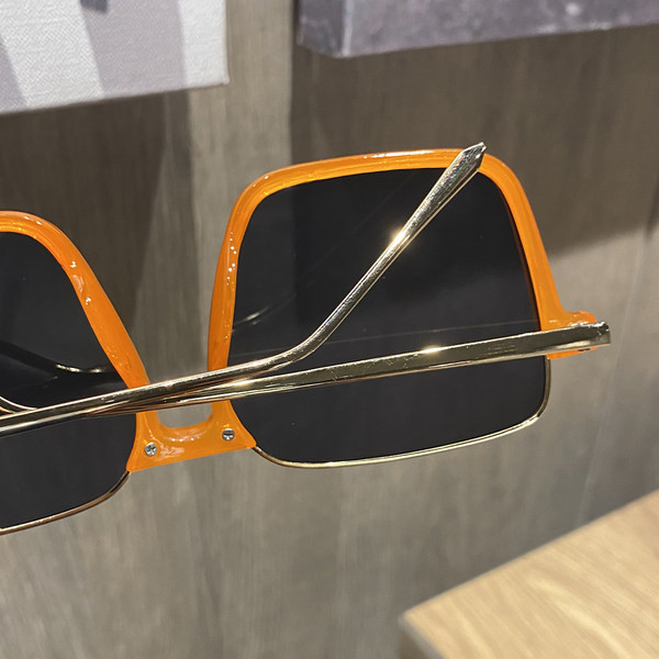 Ochelari moderni de dama cu rama colorata