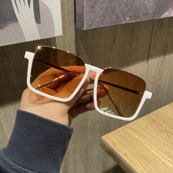 Ochelari moderni de dama cu rama colorata