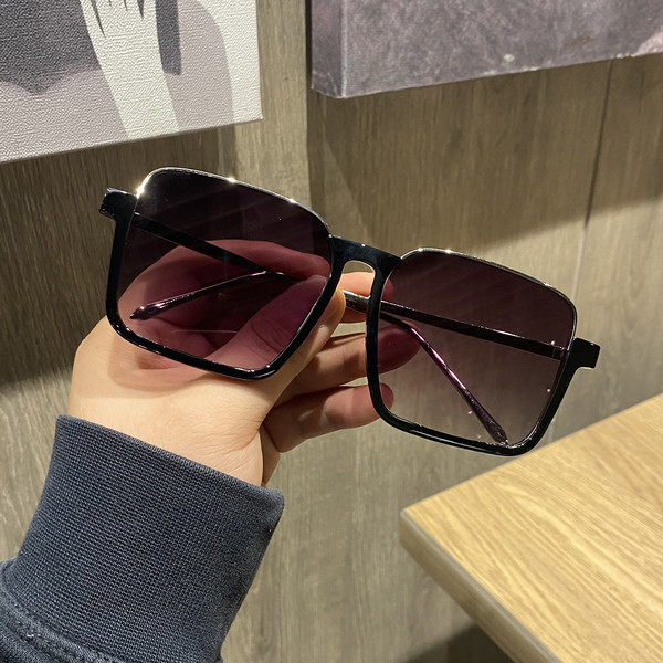 Ochelari moderni de dama cu rama colorata