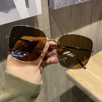 Unisex modeļa saulesbrilles ar kvadrātveida lēcām