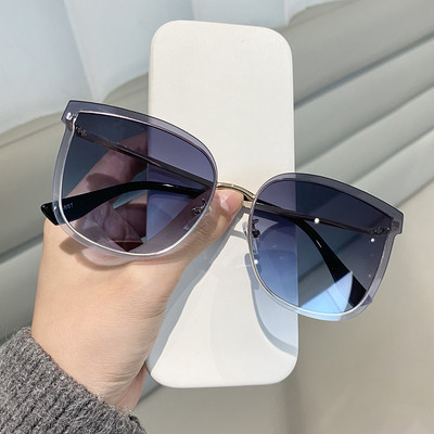 Ochelari de damă cu rame subțiri - formă pătrată