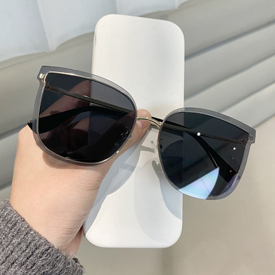 Ochelari de damă cu rame subțiri - formă pătrată