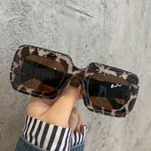 Model nou de ochelari topici dama in forma patrata