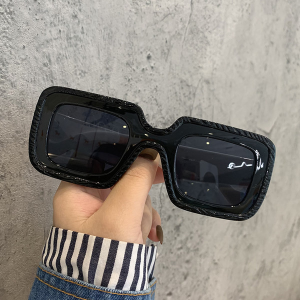 Model nou de ochelari topici dama in forma patrata