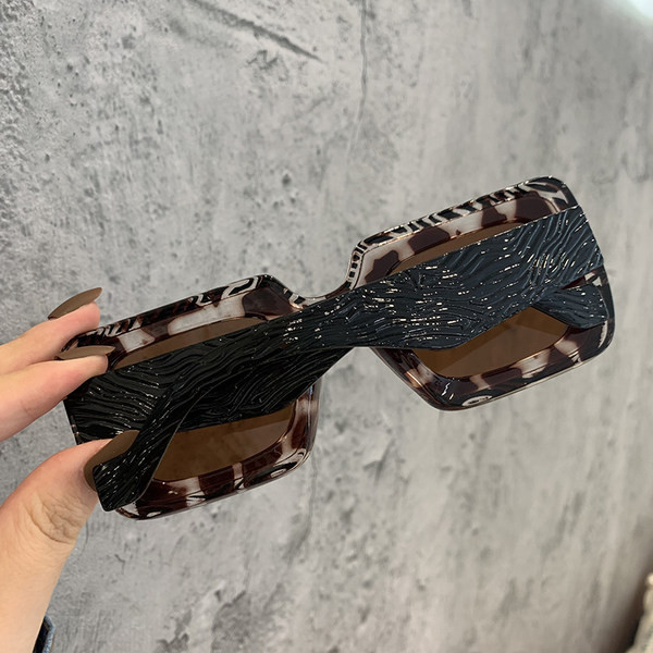 Model nou de ochelari topici dama in forma patrata