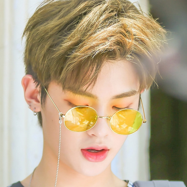 Γυναικεία γυαλιά με χρωματιστά γυαλιά και στρογγυλό σχήμα