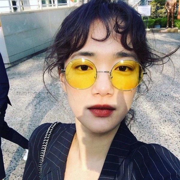 Γυναικεία γυαλιά με χρωματιστά γυαλιά και στρογγυλό σχήμα