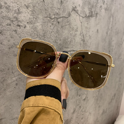 Model nou de ochelari de dama cu rame subtiri in forma patrata