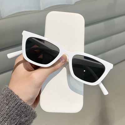 Jauns sieviešu briļļu modelis ar krāsainu rāmi