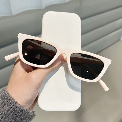 Jauns sieviešu briļļu modelis ar krāsainu rāmi