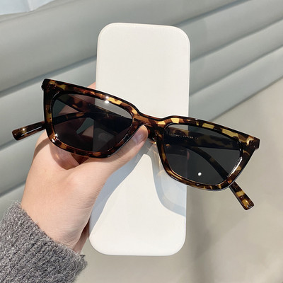 Jauns sieviešu briļļu modelis ar krāsainu rāmi