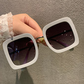 Ochelari topici de dama cu un model patrat cu rama subtire