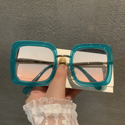 Ochelari topici de dama cu un model patrat cu rama subtire