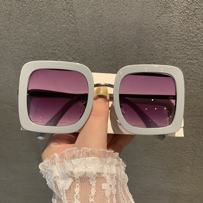 Ochelari topici de dama cu un model patrat cu rama subtire