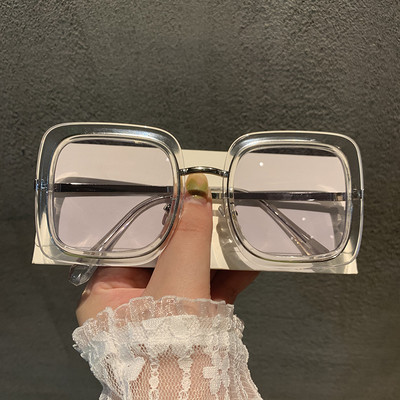 Ochelari topici de dama cu un model patrat cu rama subtire