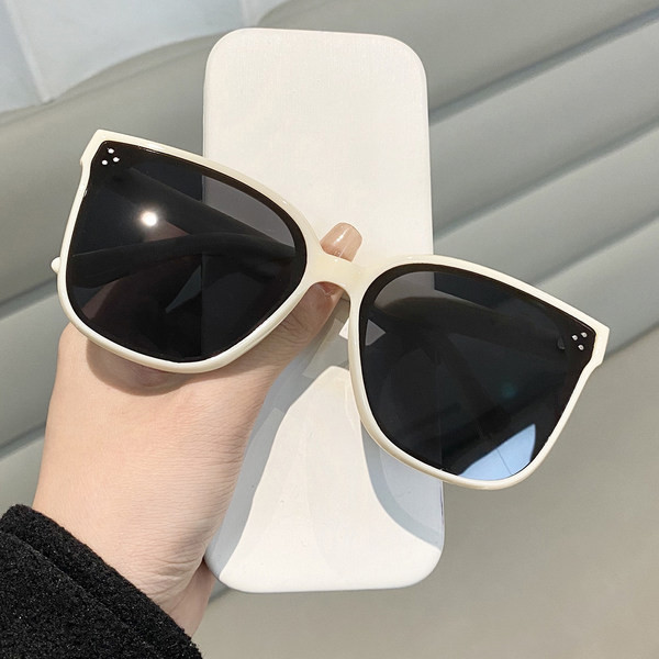 Sieviešu ikdienas brilles ar krāsainu rāmi