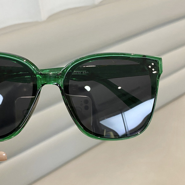 Sieviešu ikdienas brilles ar krāsainu rāmi