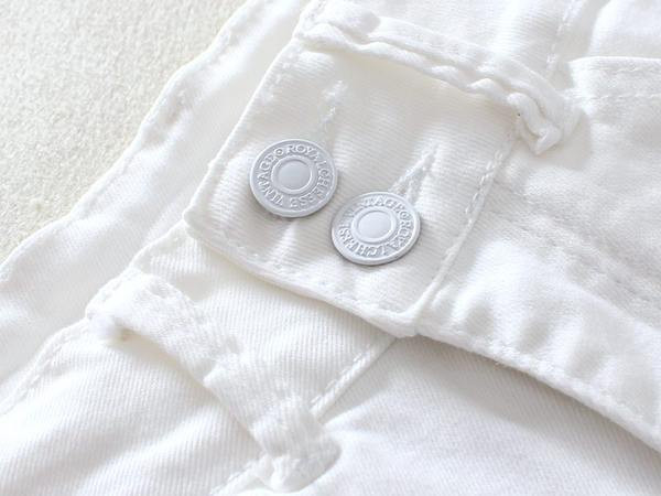 Moderni sieviešu šorti ar kabatām