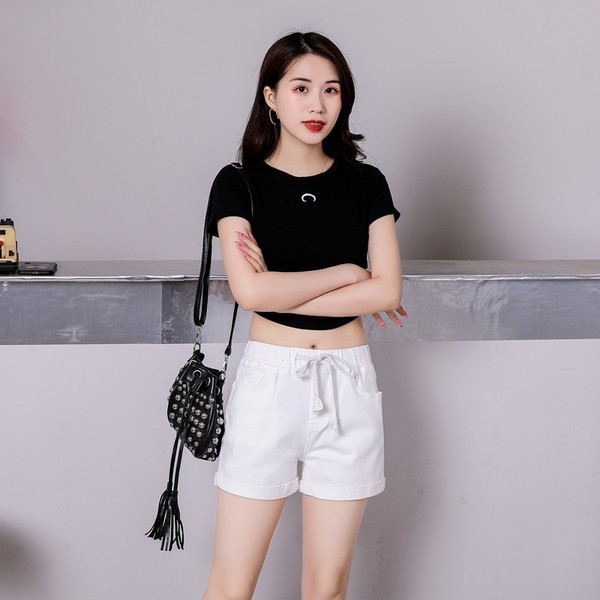 Sieviešu ikdienas šorti ar saitēm un kabatām