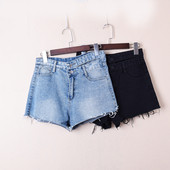 Pantaloni scurți de damă din denim cu nasturi