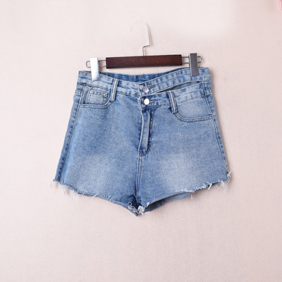 Pantaloni scurți de damă din denim cu nasturi