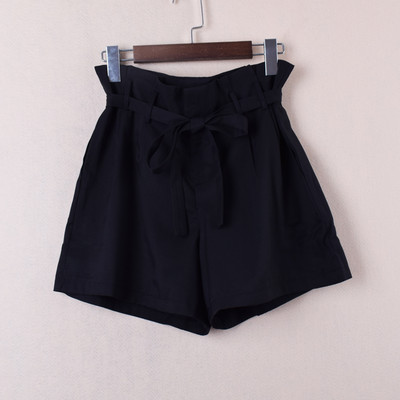 Sieviešu šorti ar augstu vidukli un jostu