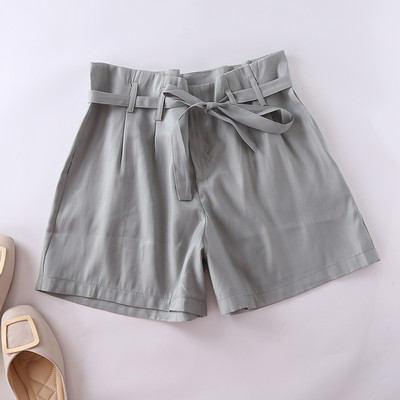 Sieviešu šorti ar augstu vidukli un jostu