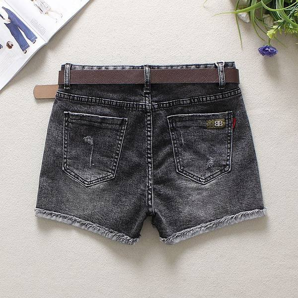 Дамски модерни къси дънкови панталони със скъсани мотиви