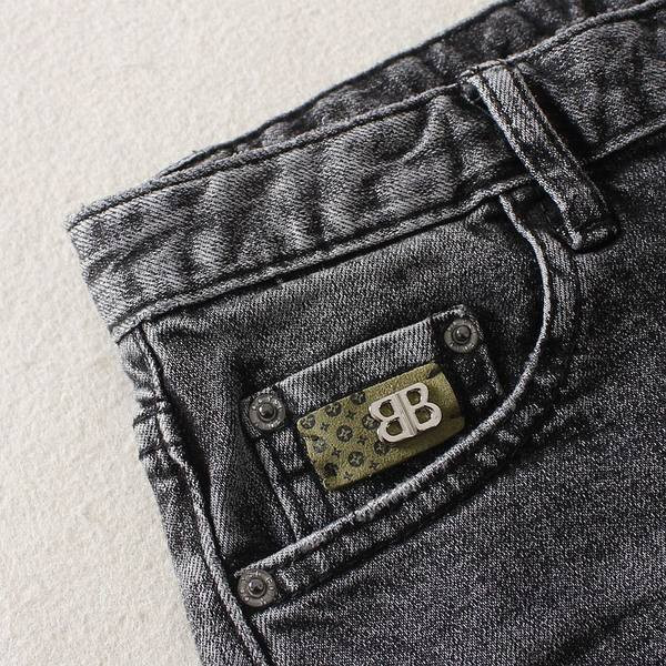 Дамски модерни къси дънкови панталони със скъсани мотиви