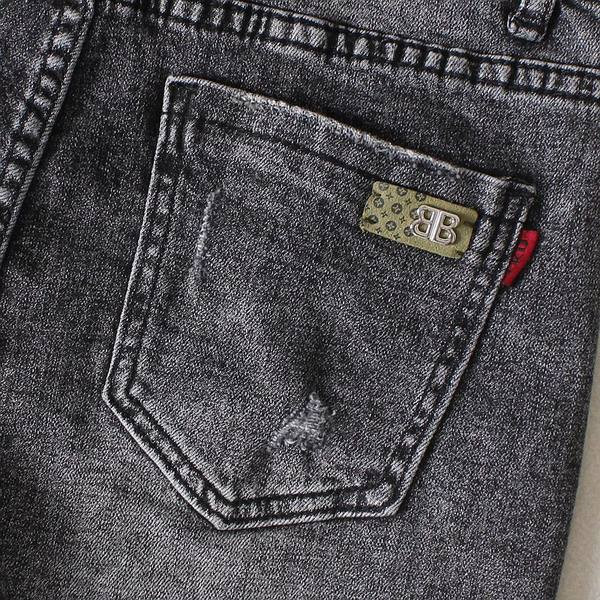 Дамски модерни къси дънкови панталони със скъсани мотиви