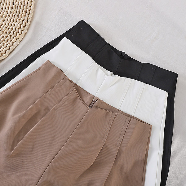 Sieviešu šorti ar augstu vidukli un rāvējslēdzēju trīs krāsās