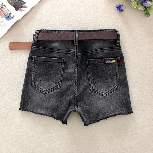 Стилни дамски къси дънкови панталони с бродерия