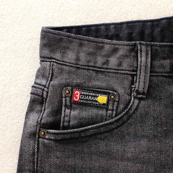 Стилни дамски къси дънкови панталони с бродерия