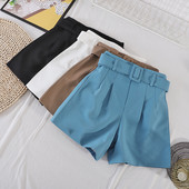 Jauns sieviešu šortu modelis ar jostiņu četrās krāsās