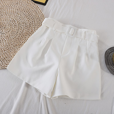 Jauns sieviešu šortu modelis ar jostiņu četrās krāsās