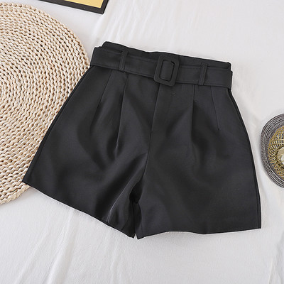 Jauns sieviešu šortu modelis ar jostiņu četrās krāsās