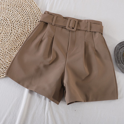 Jauns sieviešu šortu modelis ar jostiņu četrās krāsās