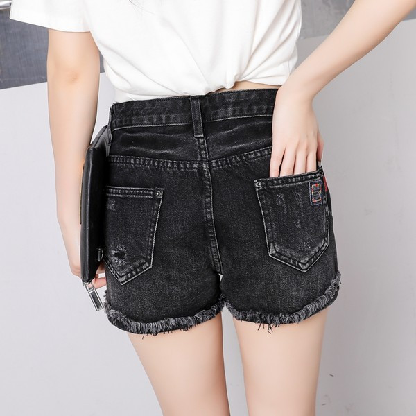 Pantaloni scurți de damă de actualitate cu motive rupte