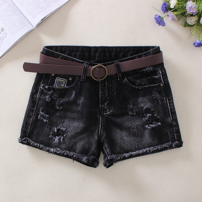 Pantaloni scurti de dama din denim cu motive rupte