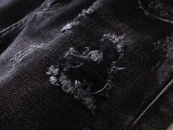 Pantaloni scurti de dama din denim cu motive rupte