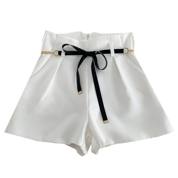 Pantaloni scurți moderni de damă cu curea și talie înaltă - alb și negru