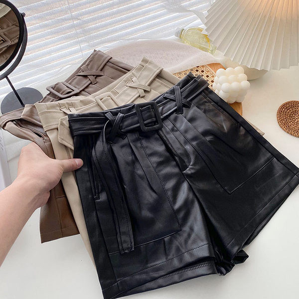 Pantaloni scurți la modă din piele ecologică