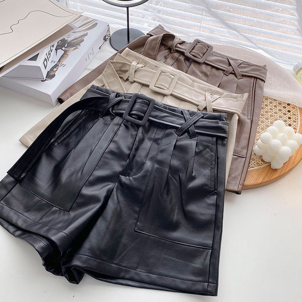 Pantaloni scurți la modă din piele ecologică