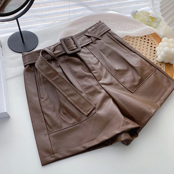 Pantaloni scurți la modă din piele ecologică