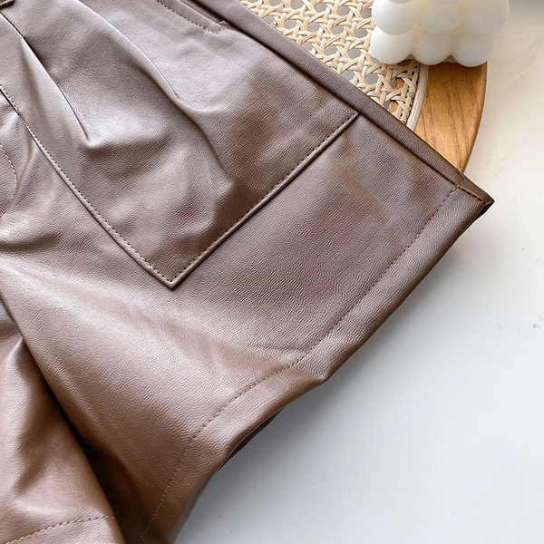 Pantaloni scurți la modă din piele ecologică