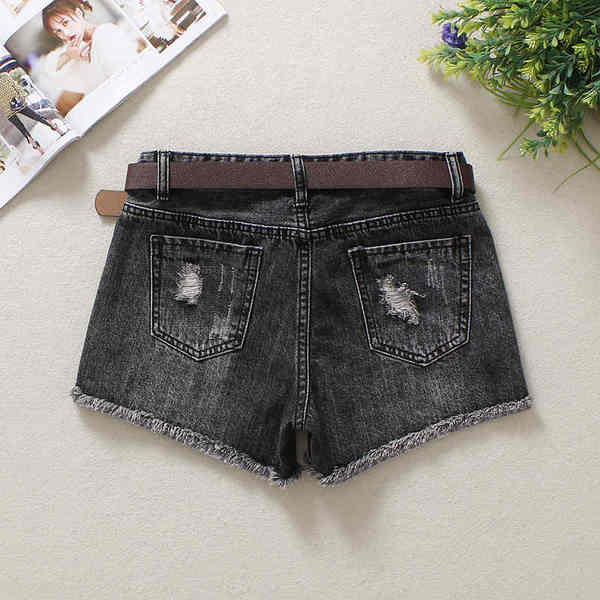 Sieviešu šorti ar saplēstiem motīviem un uzrakstu