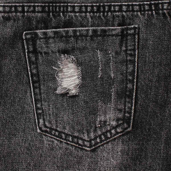 Sieviešu šorti ar saplēstiem motīviem un uzrakstu