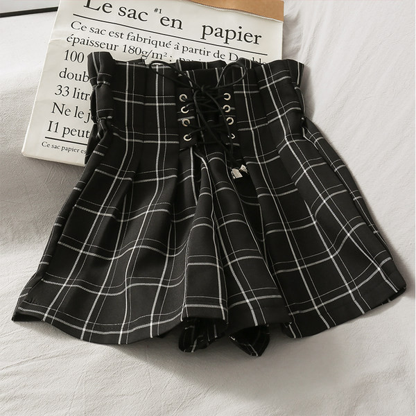 Jauns sieviešu šortu un kaklasaišu modelis ar augstu vidukli