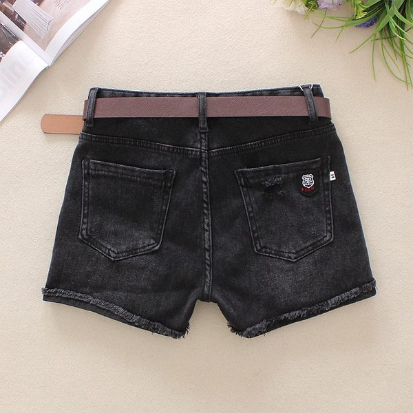 Pantaloni scurti moderni de dama model uni cu broderie